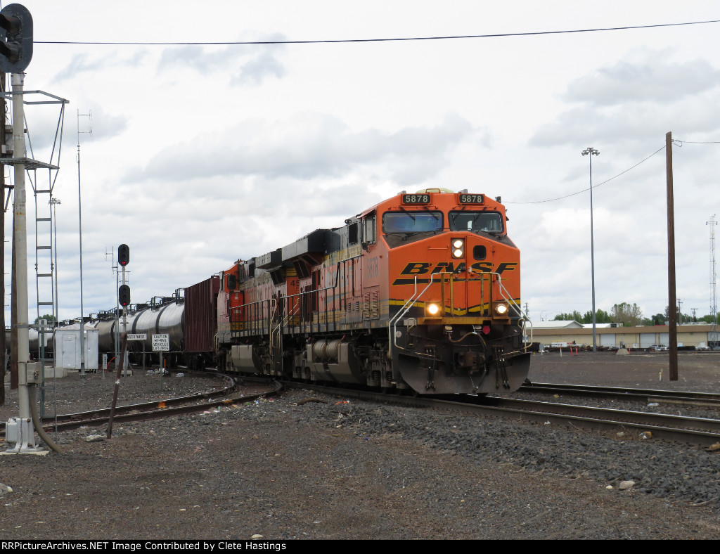 BNSF 5878 west